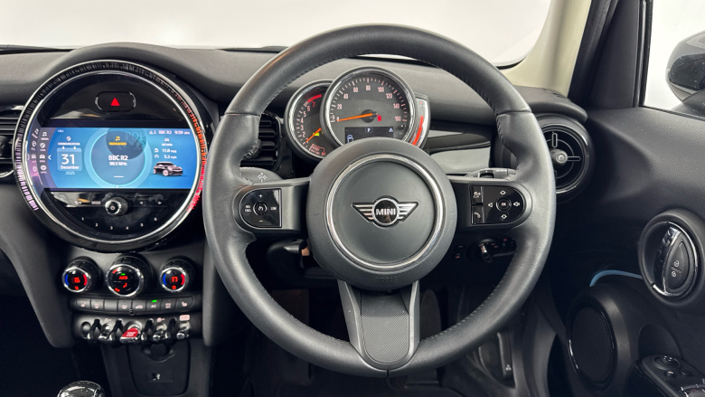 MINI Hatchback 1.5 Cooper Classic 5dr Auto [Nav Pack] Petrol Hatchback